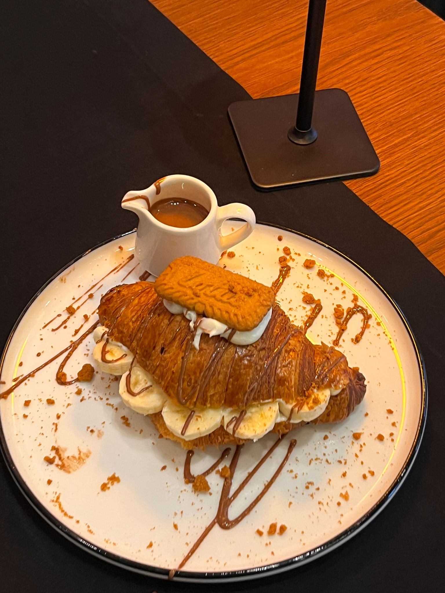 Lotus Croissant